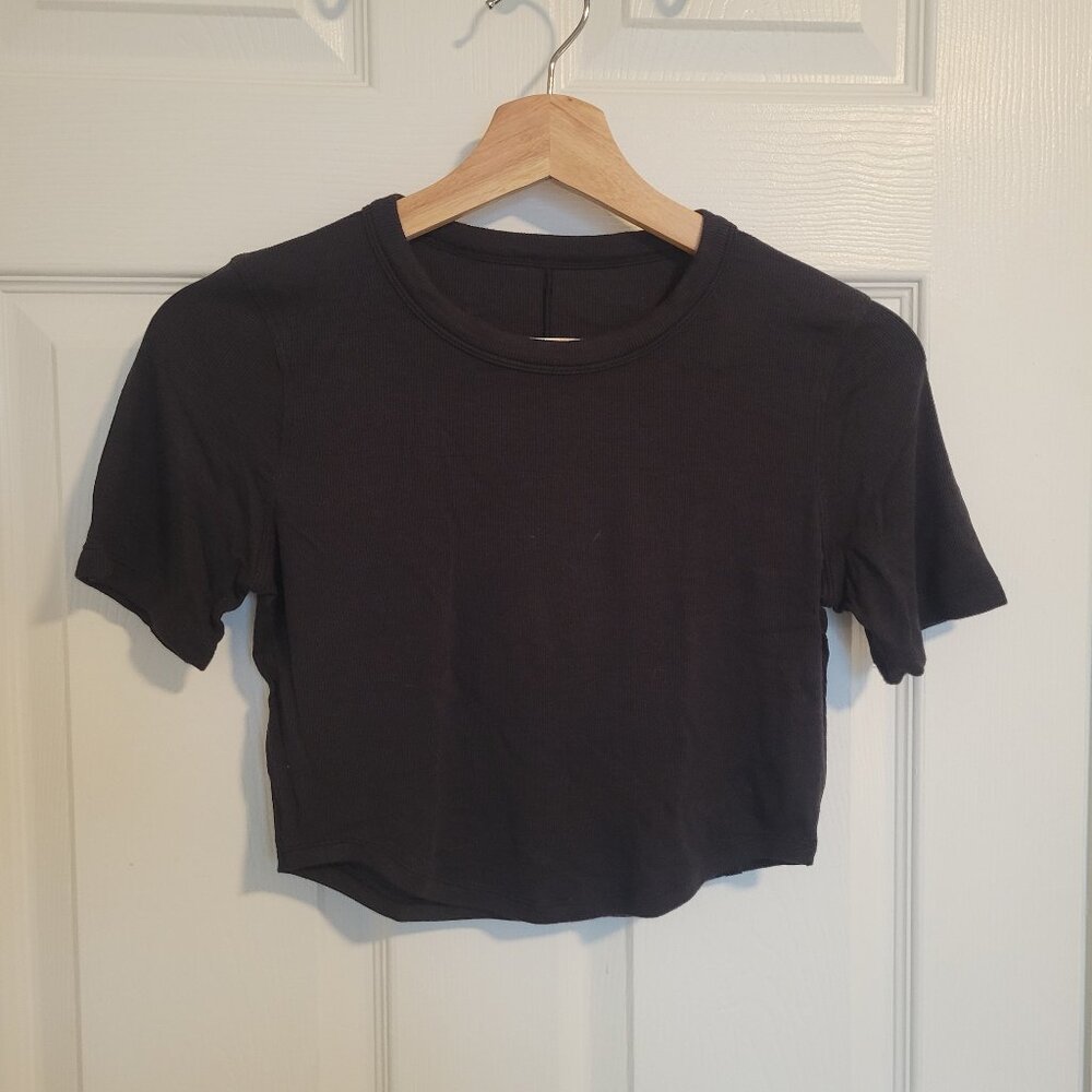 Lululemon Hold Tight Cropped T-Shirt in Black, Size 6